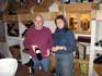 Ingrid met de eigenaar van Clau del Loup in zijn wijnkelder